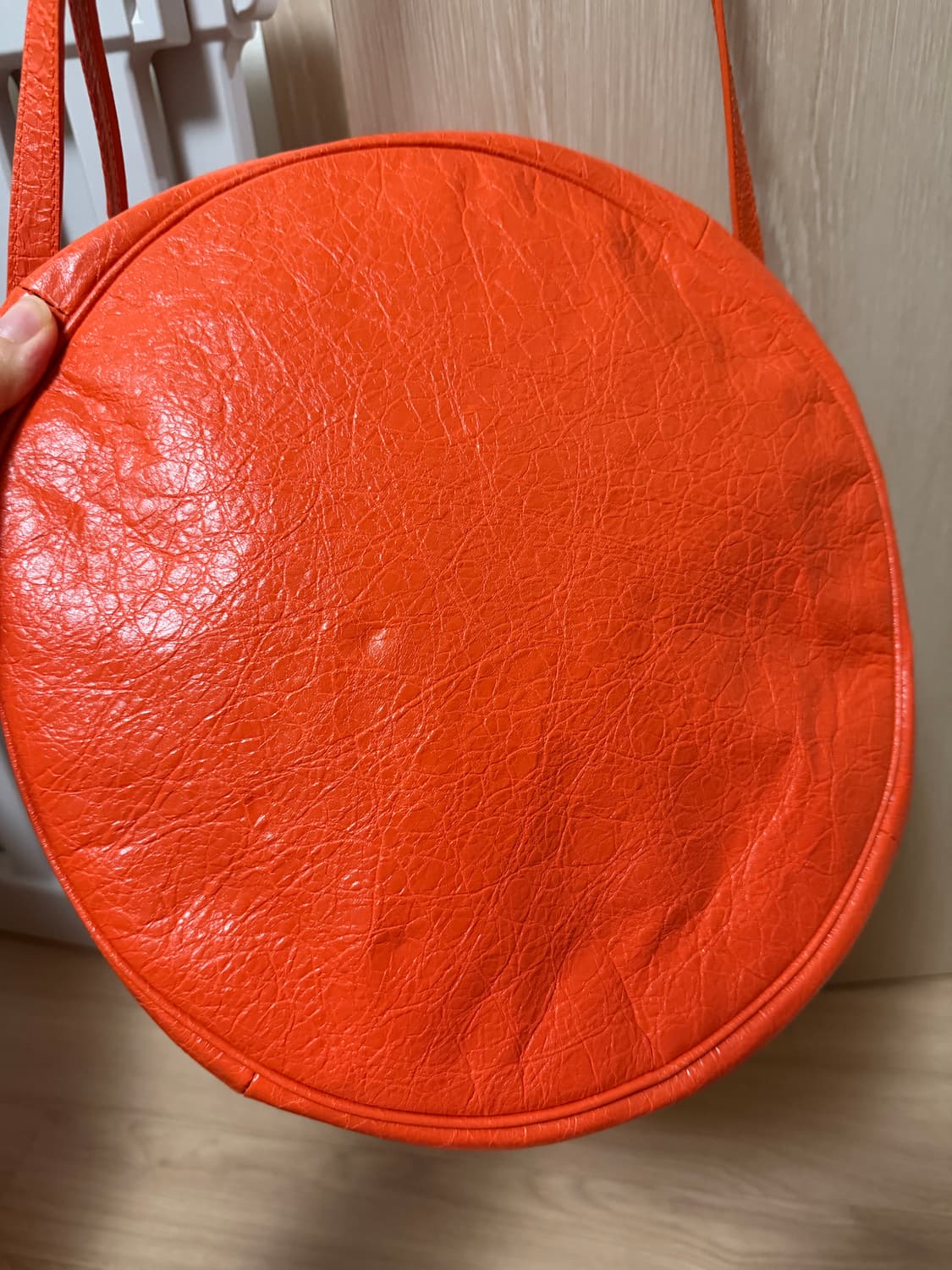 발렌시아가 원형 호보백 상품이미지5