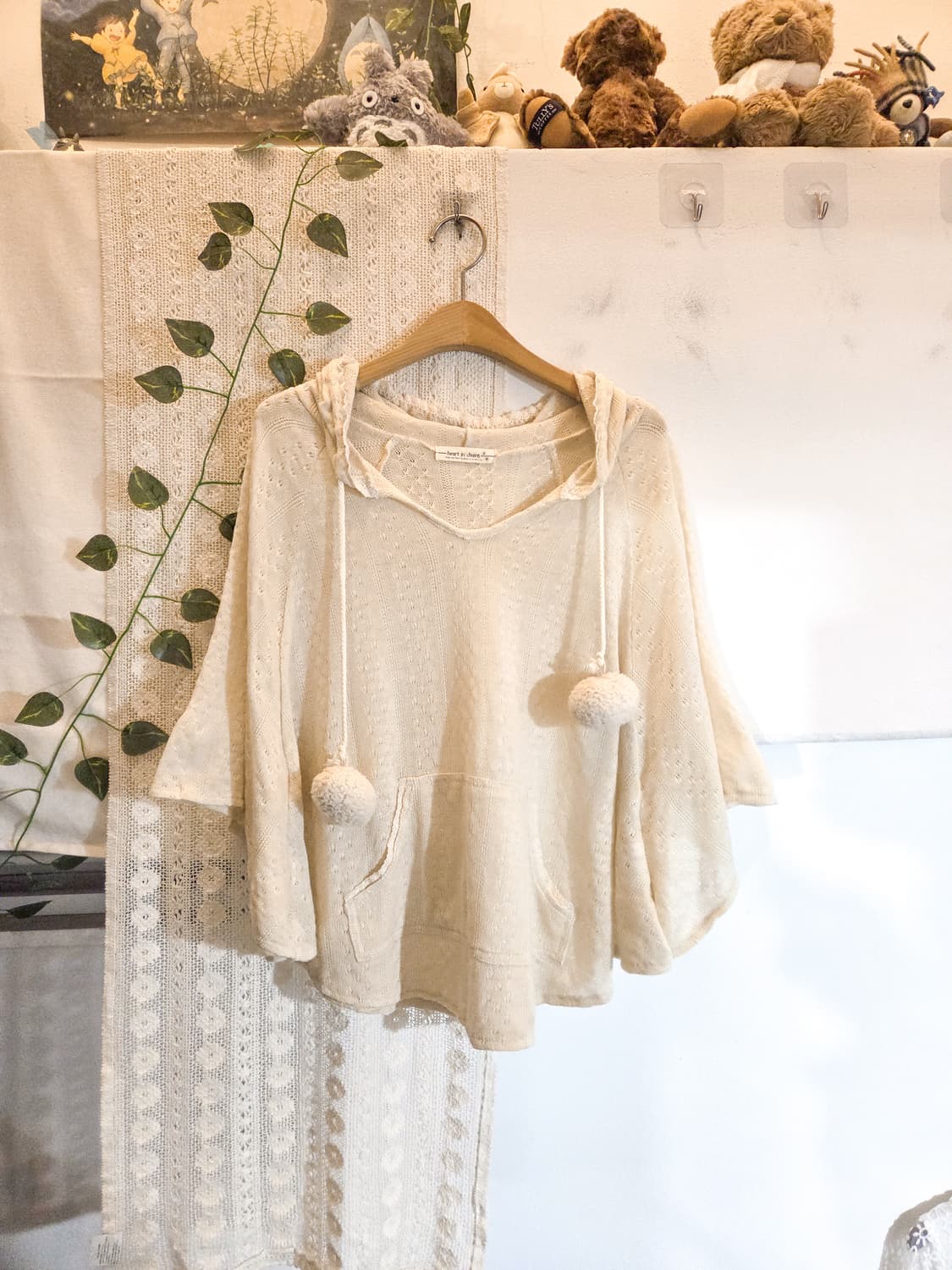 폼폼 케이프 후드 니트 상품이미지1