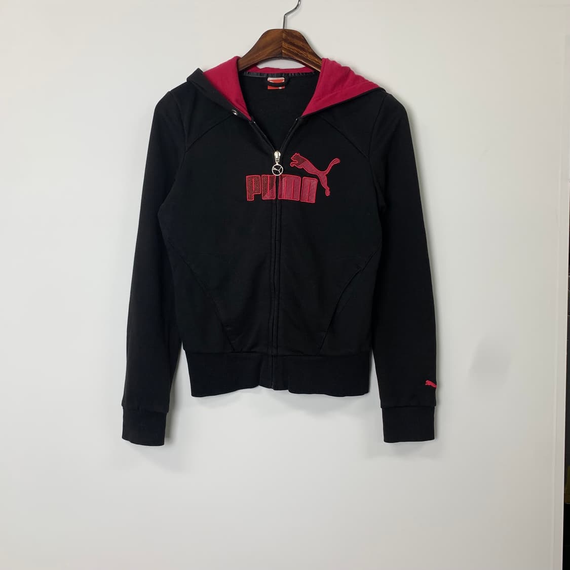 푸마 자수로고 블랙 후드집업 상품이미지2