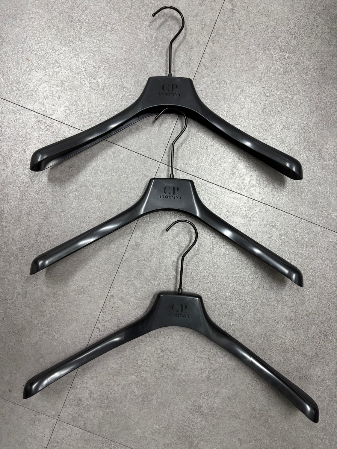 Cp컴퍼니 옷걸이 상품이미지1