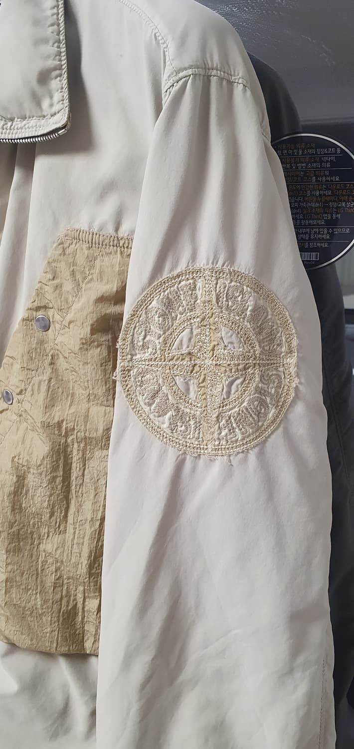 매장판)스톤아일랜드 24FW 브러쉬드 나일론 오버셔츠 XL 상품이미지2