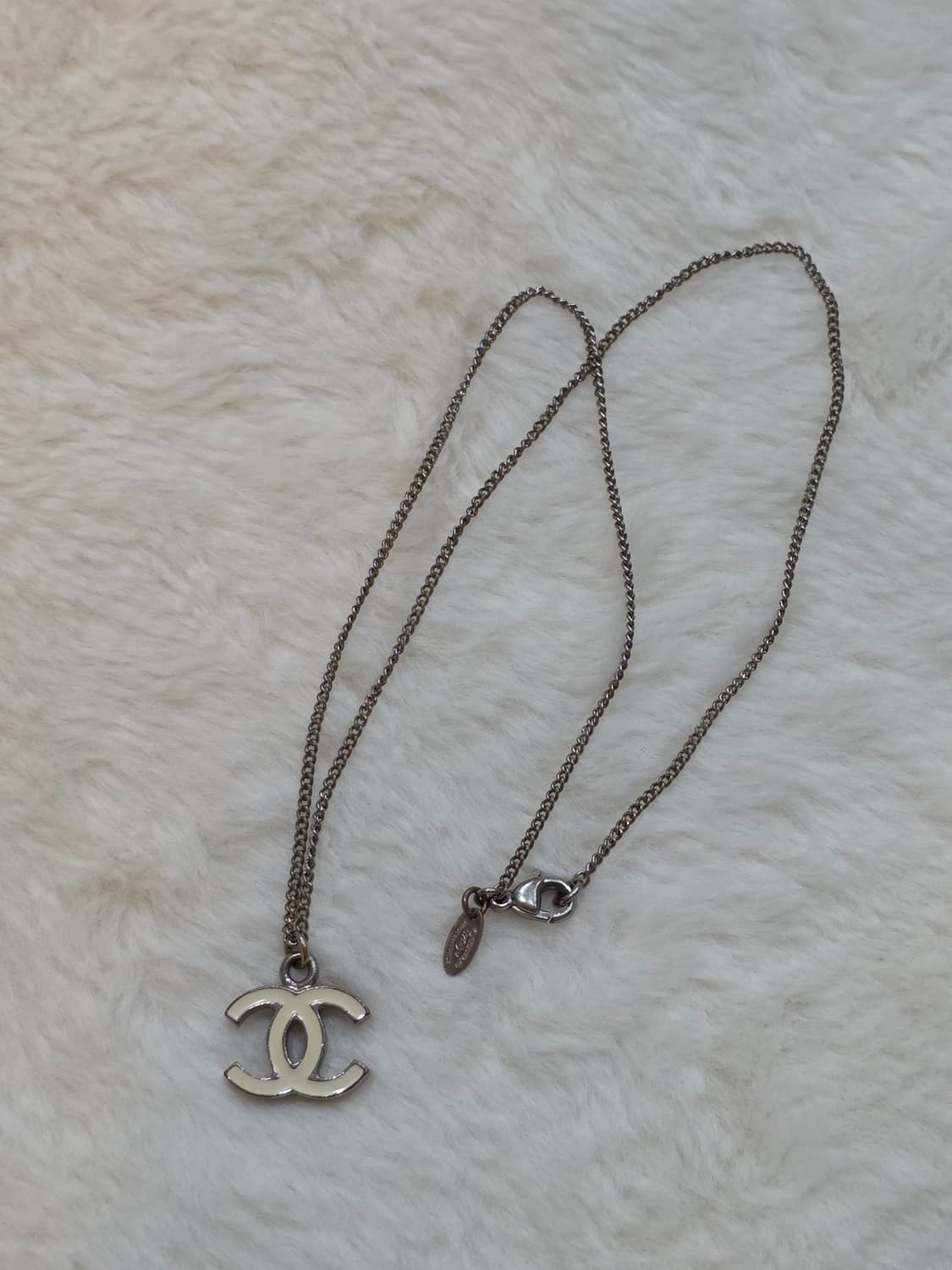 샤넬 제니목걸이 에폭시 cc로고 양면 펜던트 넥크리스 아이보리x실버 상품이미지8