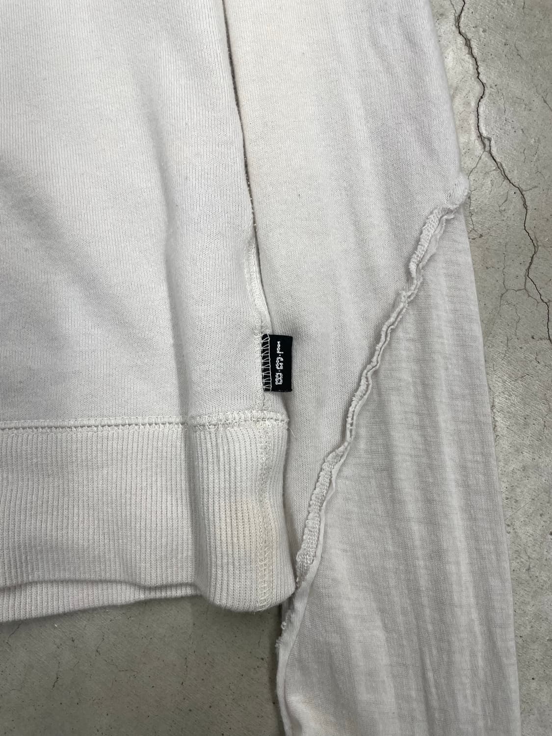 L.G.B SPIDER GAUZE SLEEVE SWEATSHIRT (0) 상품이미지2