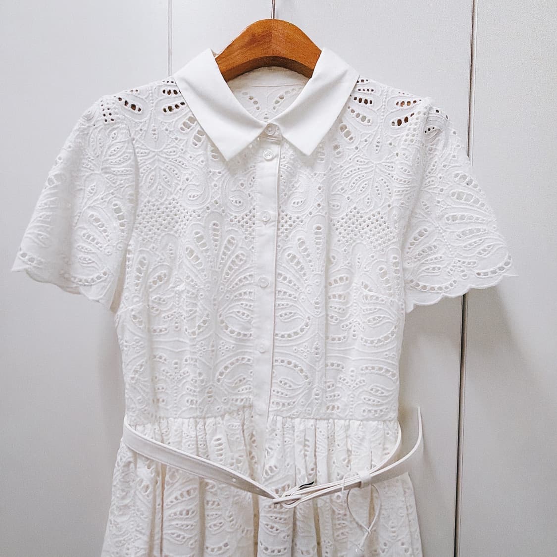 (정품/새상품) 셀프 포트레이트 여성 화이트 자수 미디 드레스 상품이미지2