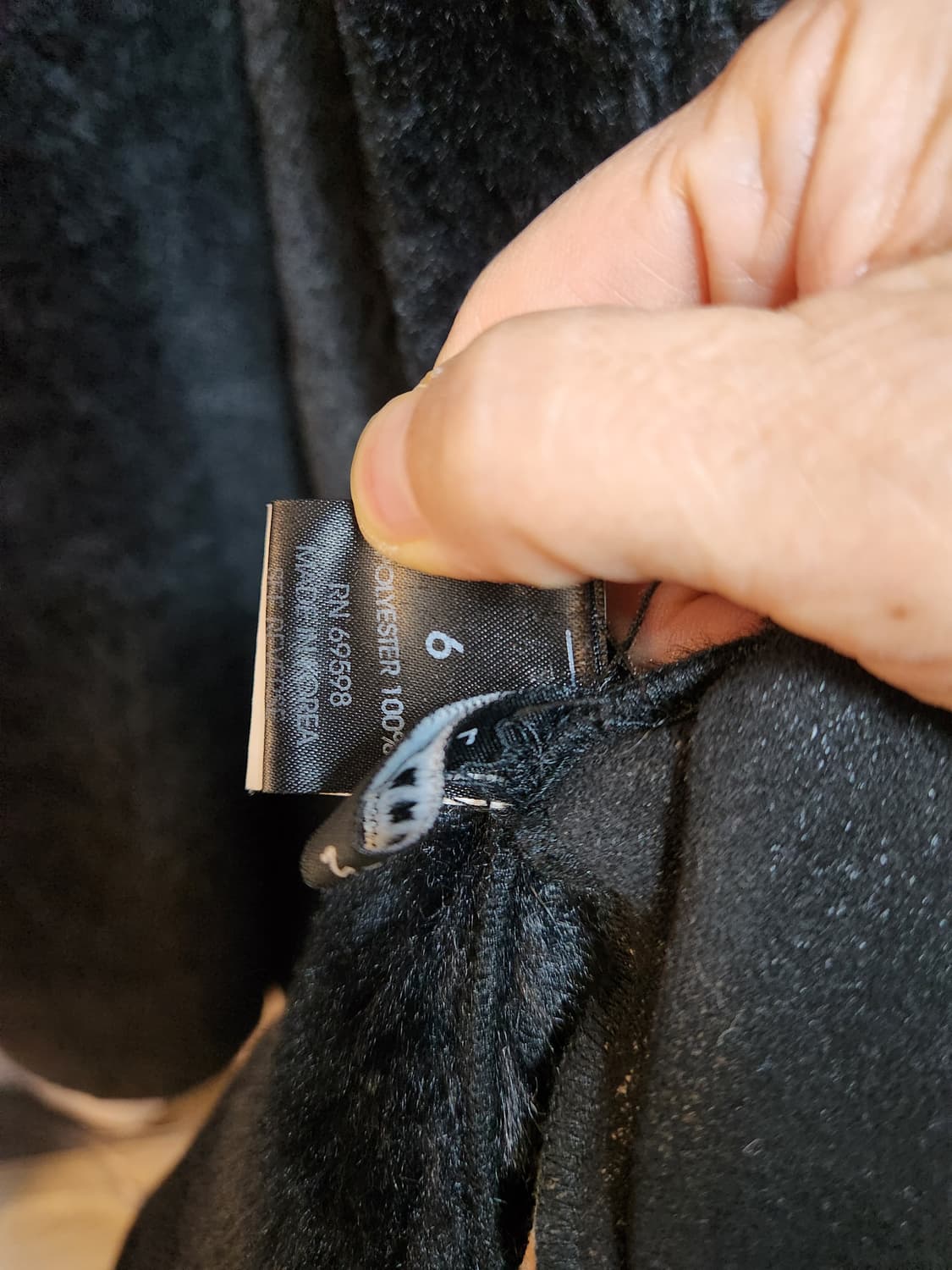 LIBERZEN 블랙 무스탕  코트 상품이미지5