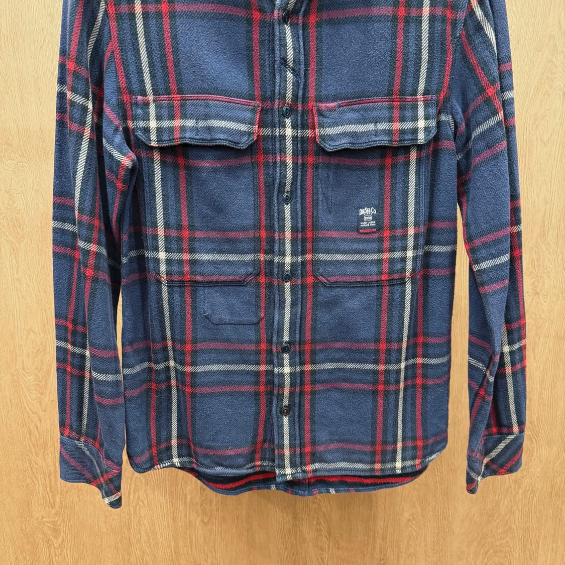 디젤 코튼 긴팔 셔츠 플랩 포켓 로고 자수 패치 디테일 레귤러핏 블루 상품이미지5