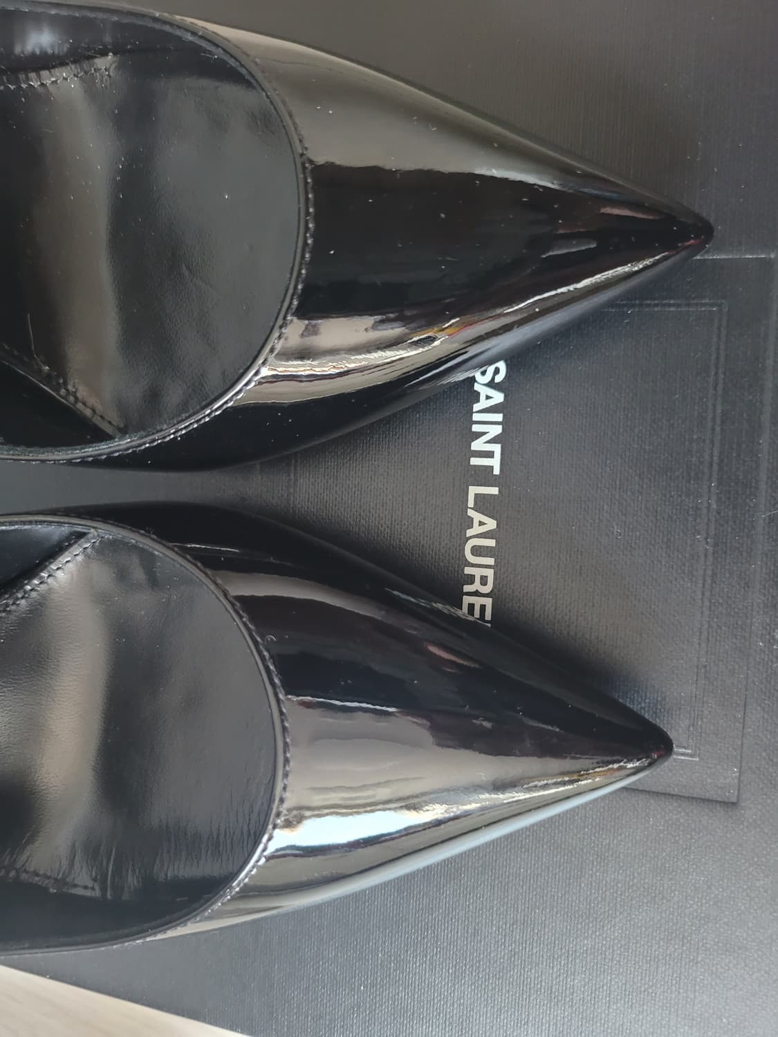 생로랑 ZOE105 페이턴트 블랙 35.5 사이즈 판매합니다. 상품이미지8