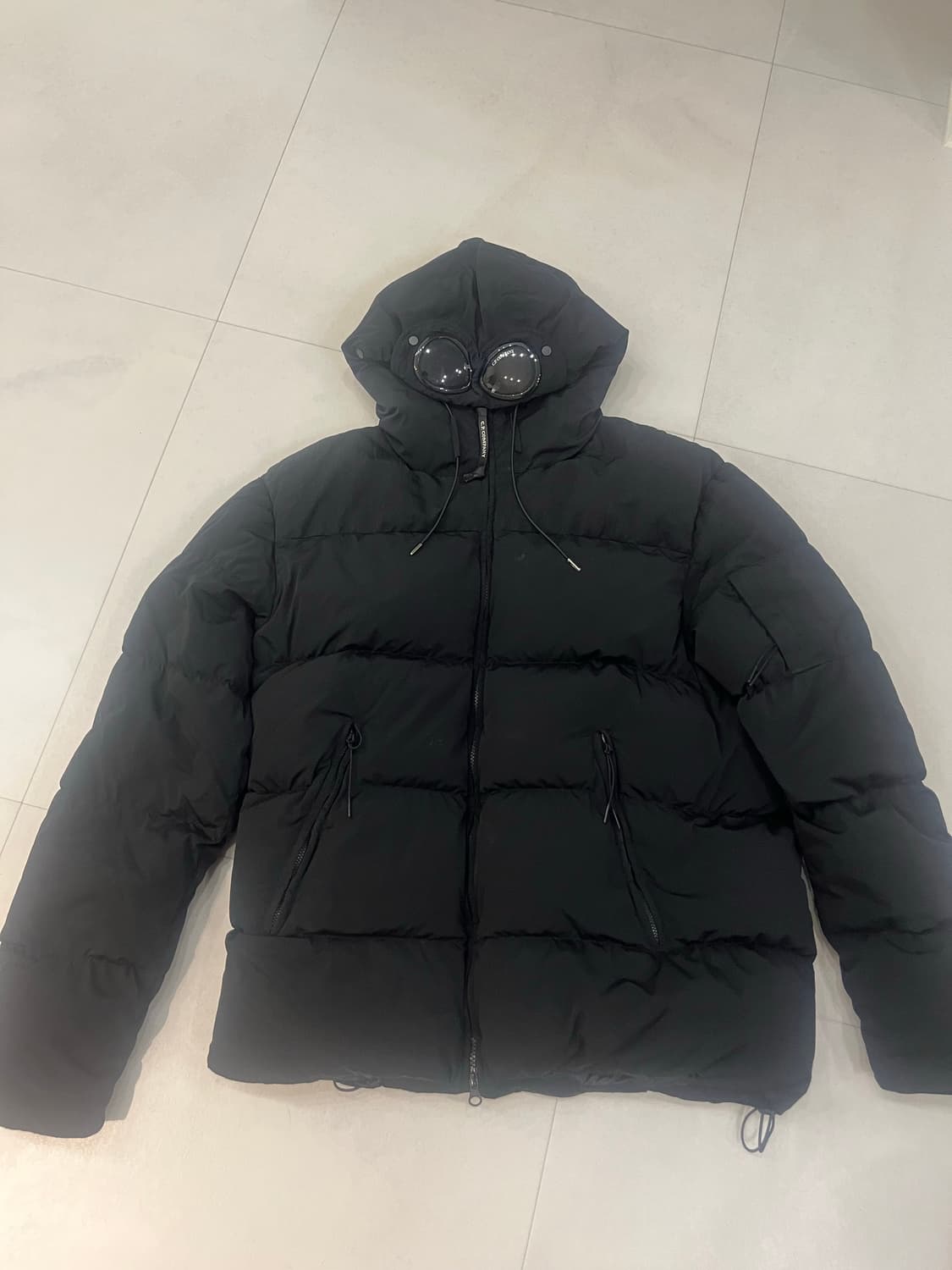 CP컴퍼니 고글블랙 다운점퍼 110 상품이미지1