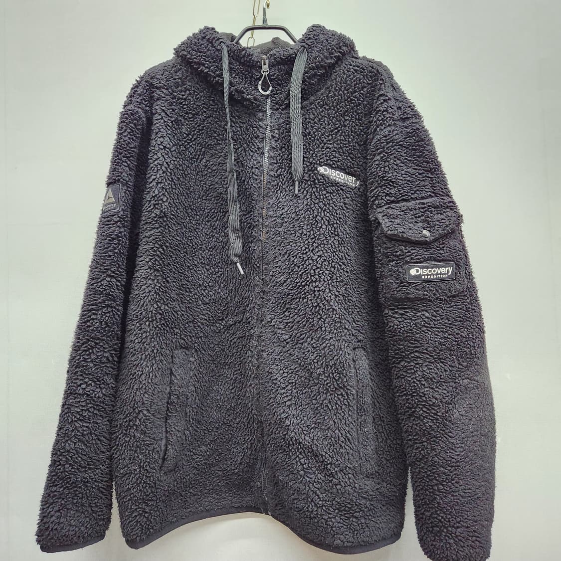 디스커버리 로고 와펜 사이드포켓 뽀글이 후드집업 110(2XL) 상품이미지1