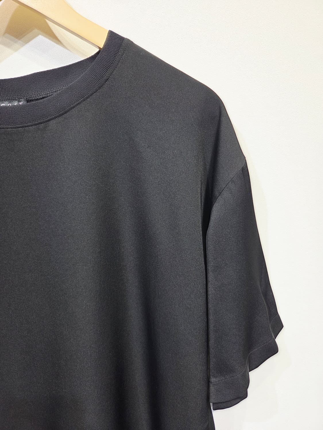 띠어리. 여자 블랙 반팔 티셔츠_S 상품이미지4