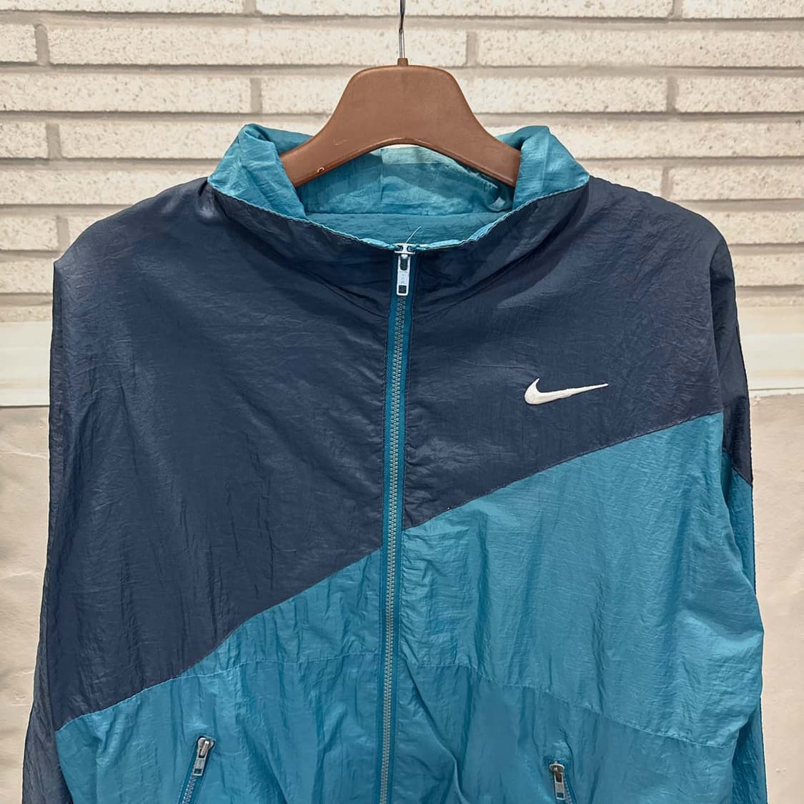 나이키 올드스쿨 후드 바람막이 배색 밑단 스트링 디테일 네이비 블루 상품이미지4