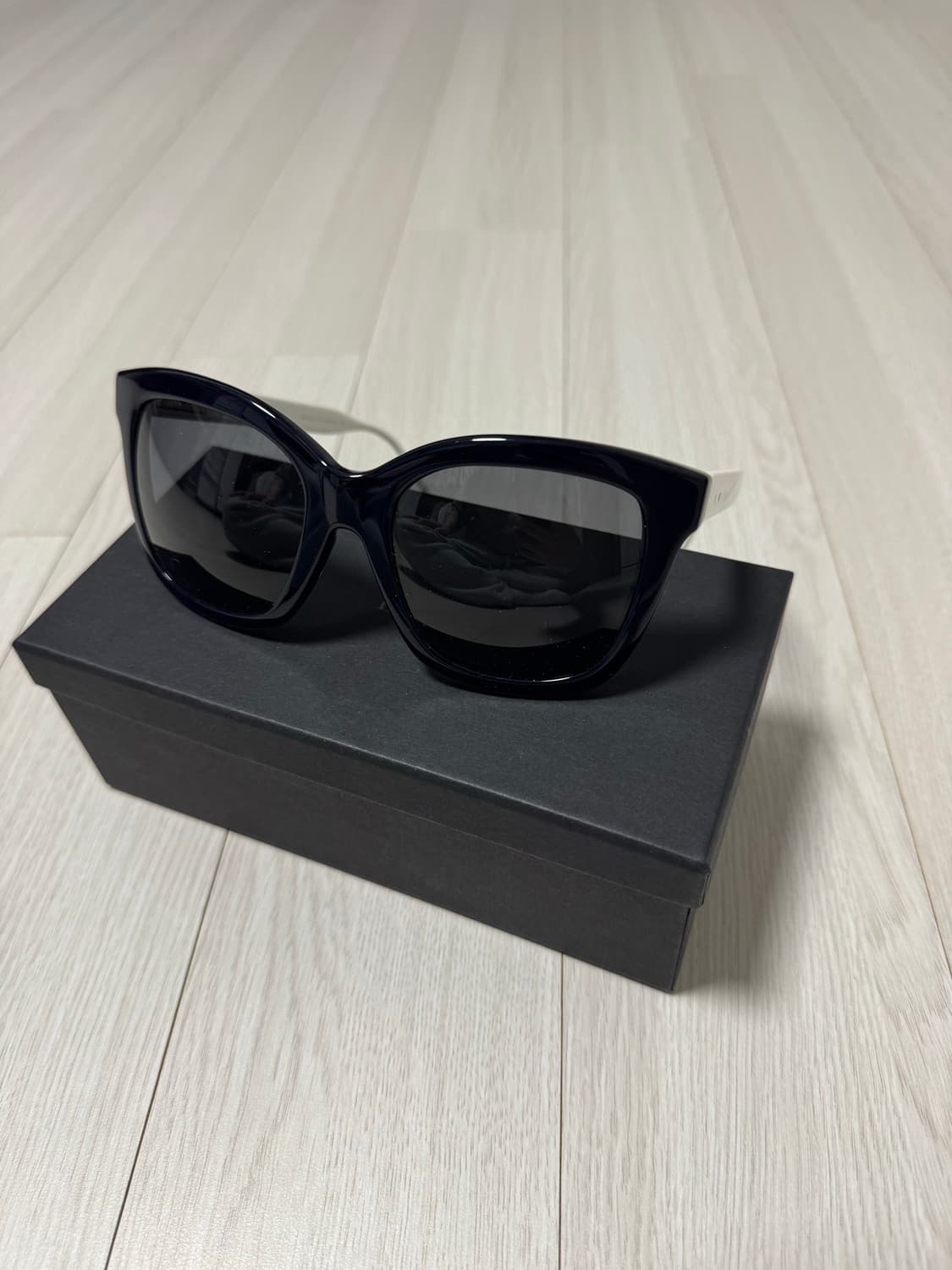 톰브라운 권지연 선글라스 상품이미지3