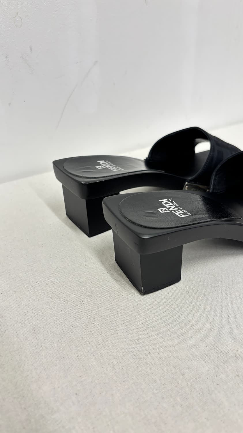 FENDI Zucca Mule Heels 상품이미지4