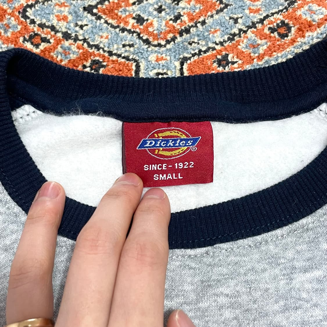 디키즈 스펠로고 네이비 기모 맨투맨 티셔츠 여성S 상품이미지4