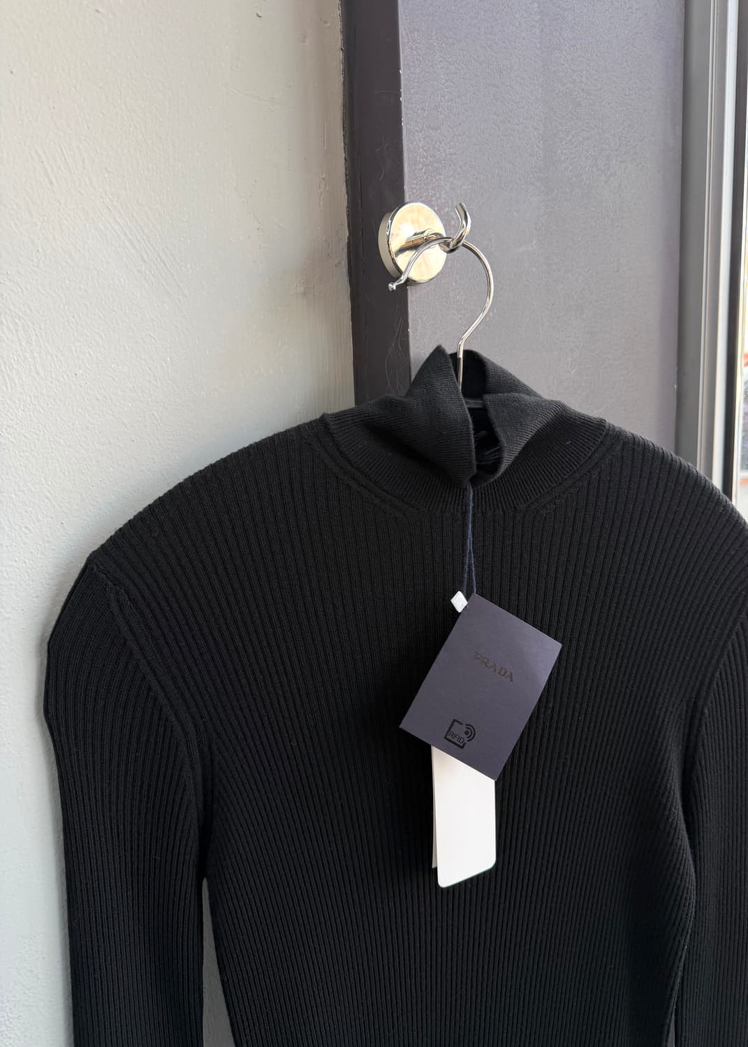 40/ 프라다 골지 모크넥 울 블랙니트(새상품) 상품이미지3
