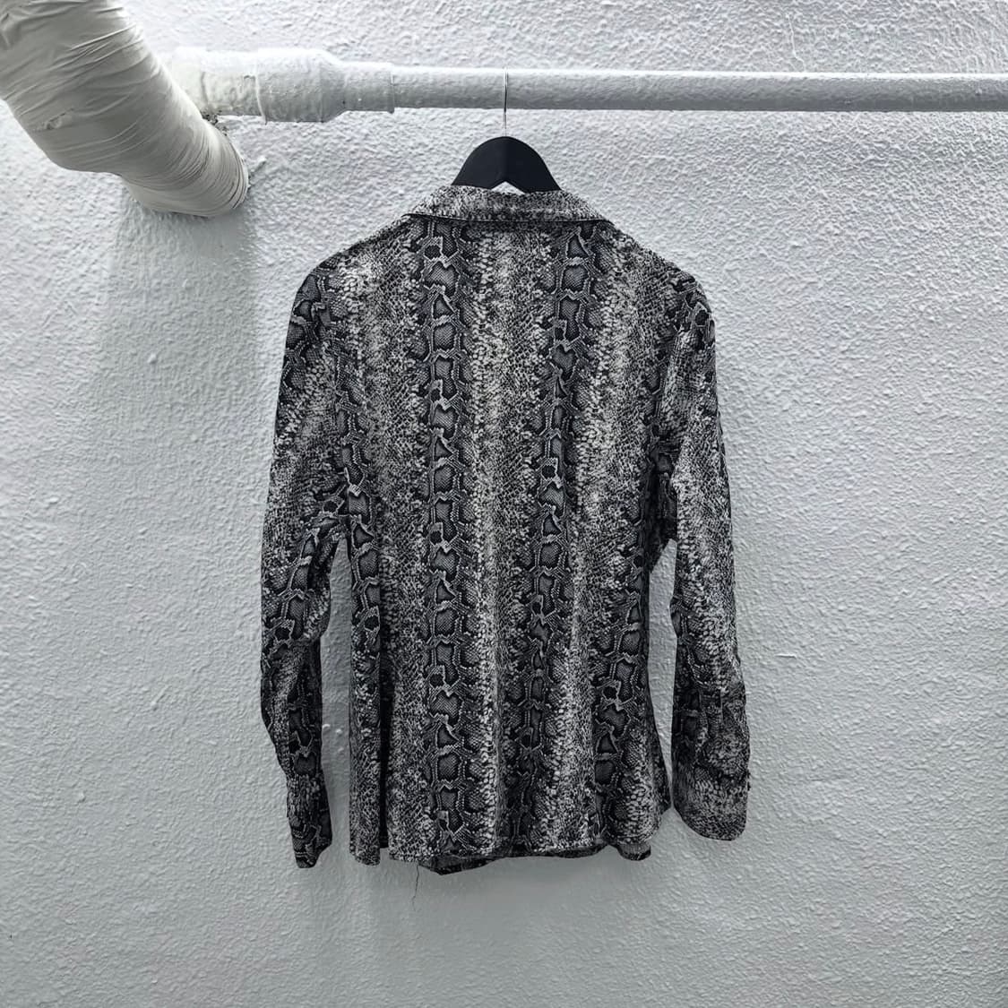 V-kei Python pattern shirts 상품이미지2