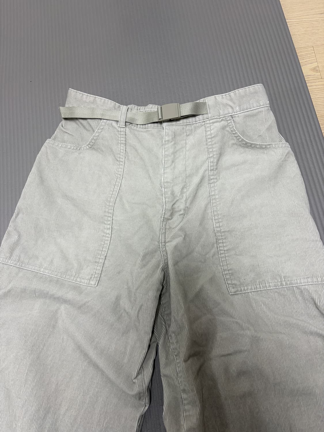 유니클로 JW앤더슨 코듀로이 워크팬츠 그레이(S) 상품이미지2