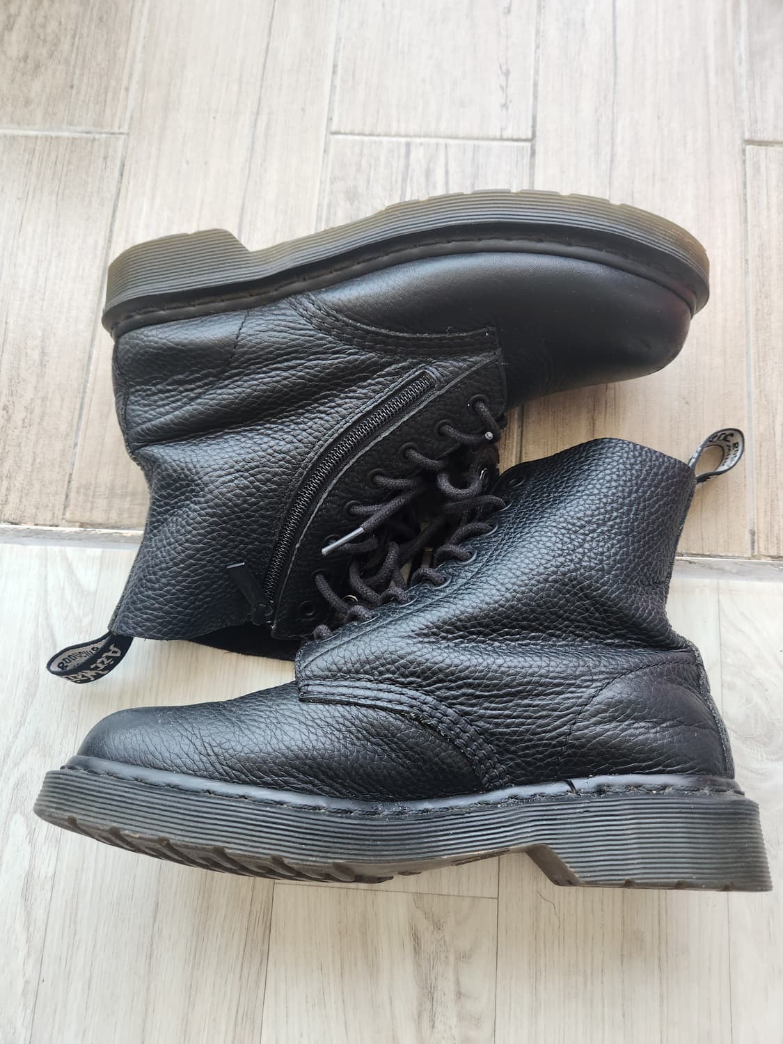 닥터마틴 1460 파스칼 집업 워커 (240) 상품이미지4