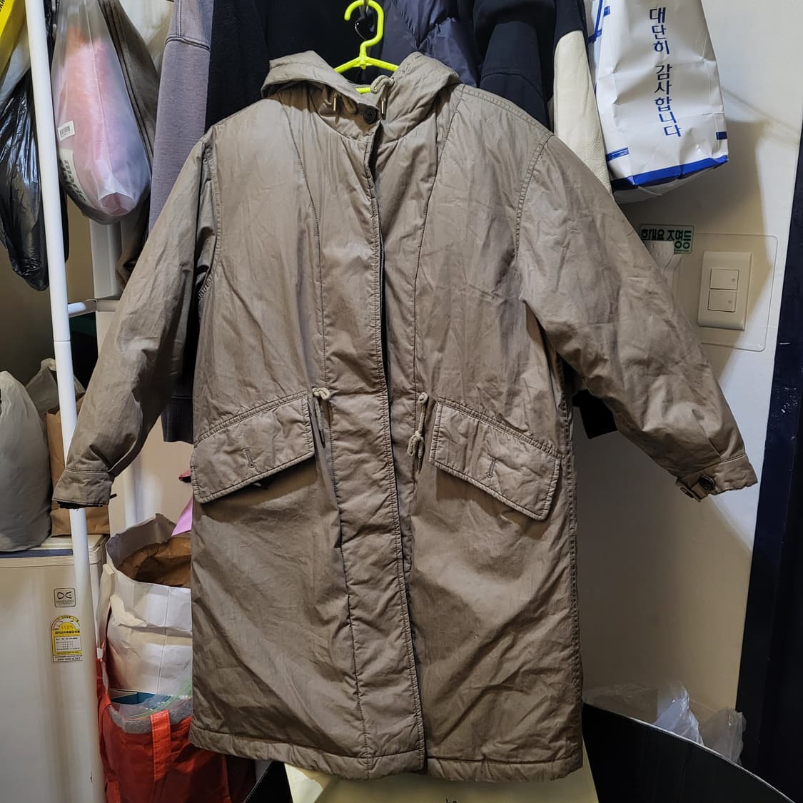 아떼 바네사브루노 후드 롱 패딩 점퍼 카키 상품이미지3