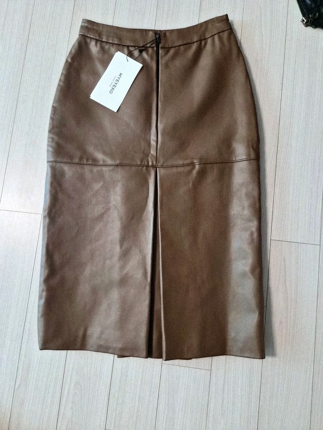 마이아이코(MYEYEKO) 체인 포인트 레더 미디 스커트 상품이미지5