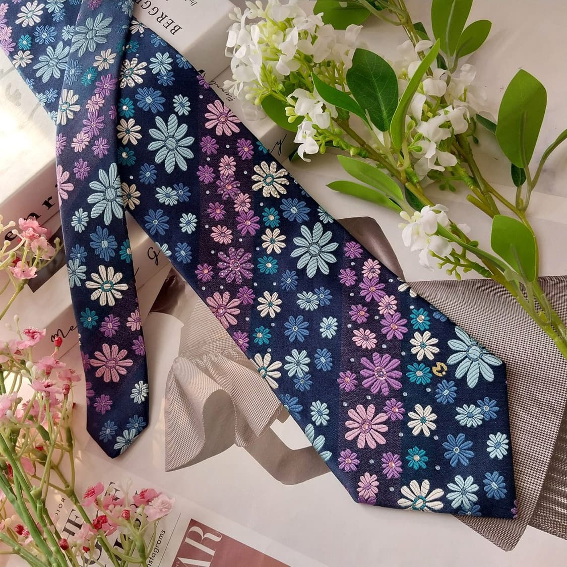 밀라숀 실크 네이비 플로럴 패턴 넥타이 9.7cm A+등급 K2114
 상품이미지4