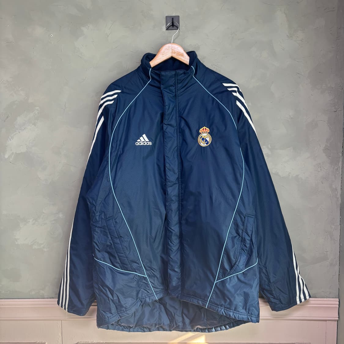 아디다스 레알 마드리드 패딩 벤치 파카 상품이미지1