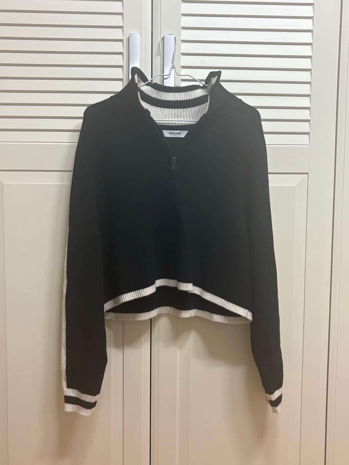 8 seconds 블랙 크롭 반집업 니트 S 상품이미지1