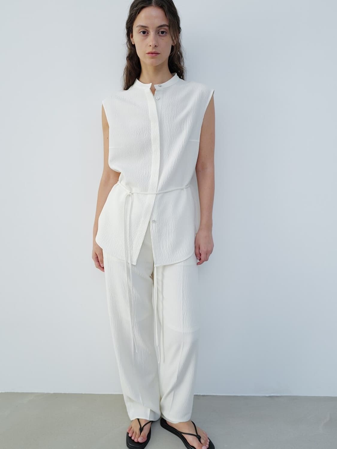 르917 CRINKLED SLEEVELESS BUTTON-DOWN BLO 상품이미지1