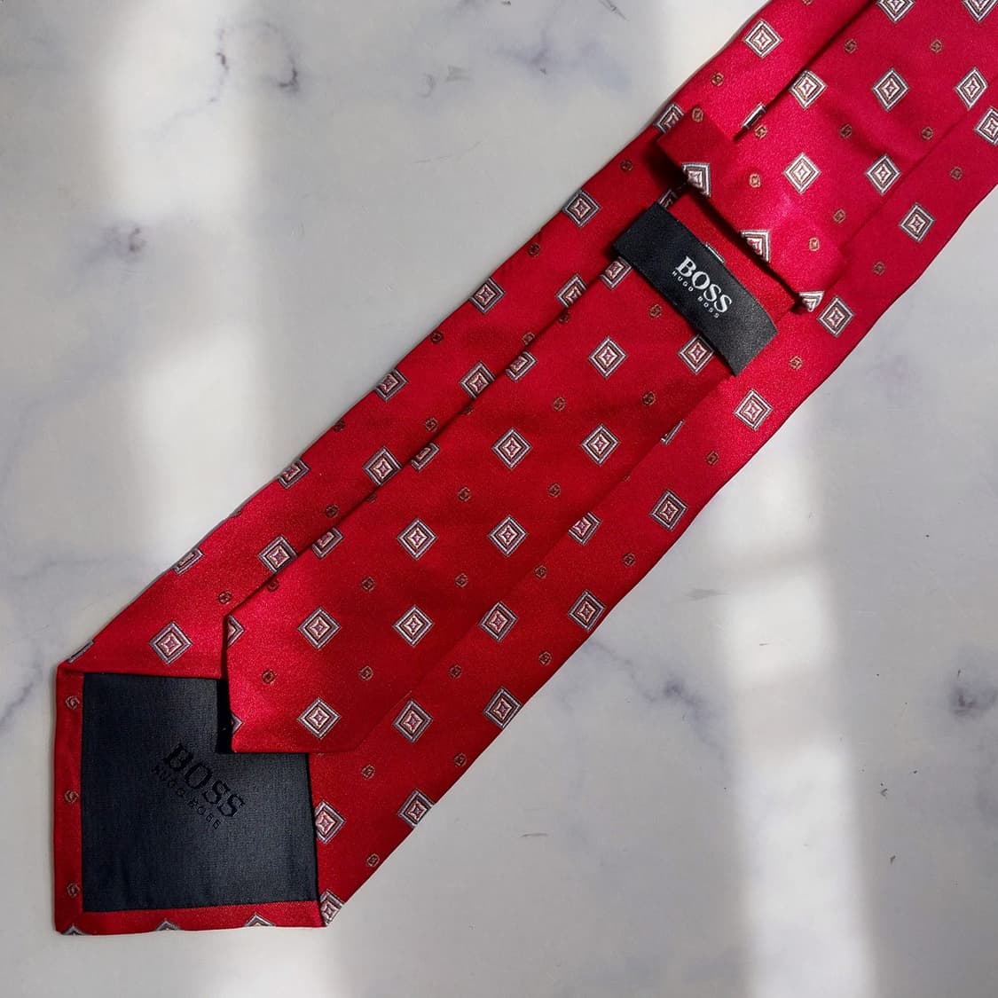 휴고보스 실크 레드 기하 패턴 넥타이 8.8cm A+등급 K2384
 상품이미지8