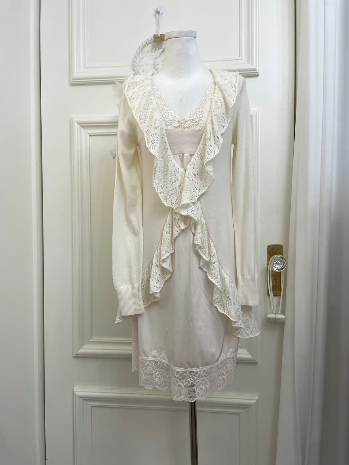 ivory crochet ruffle long cardigan&sheer 상품이미지1