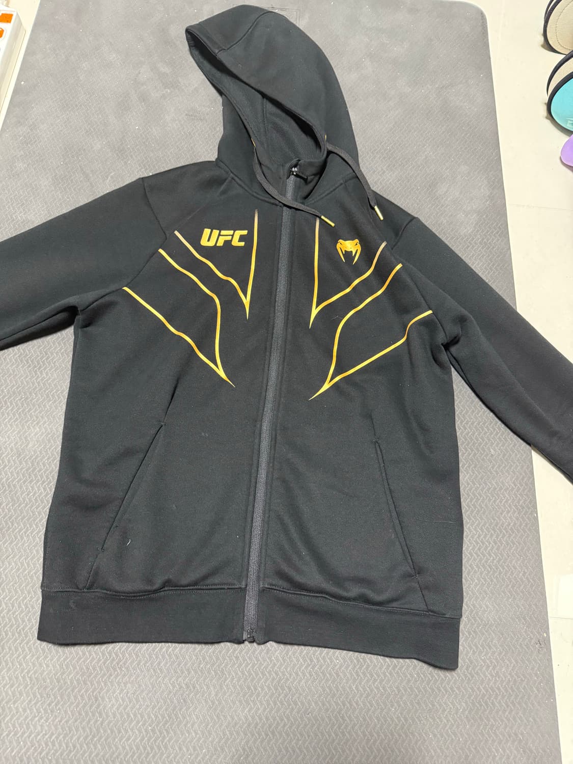 UFC 베넘 후드집업 판매합니다 상품이미지1