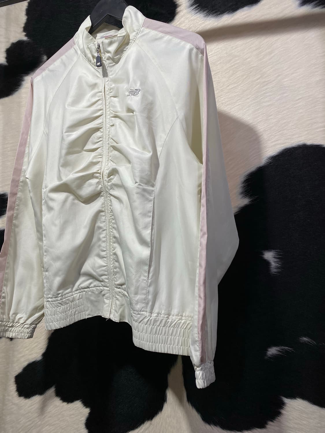 Newbalance 셔링 라인디테일 바람막이 상품이미지4