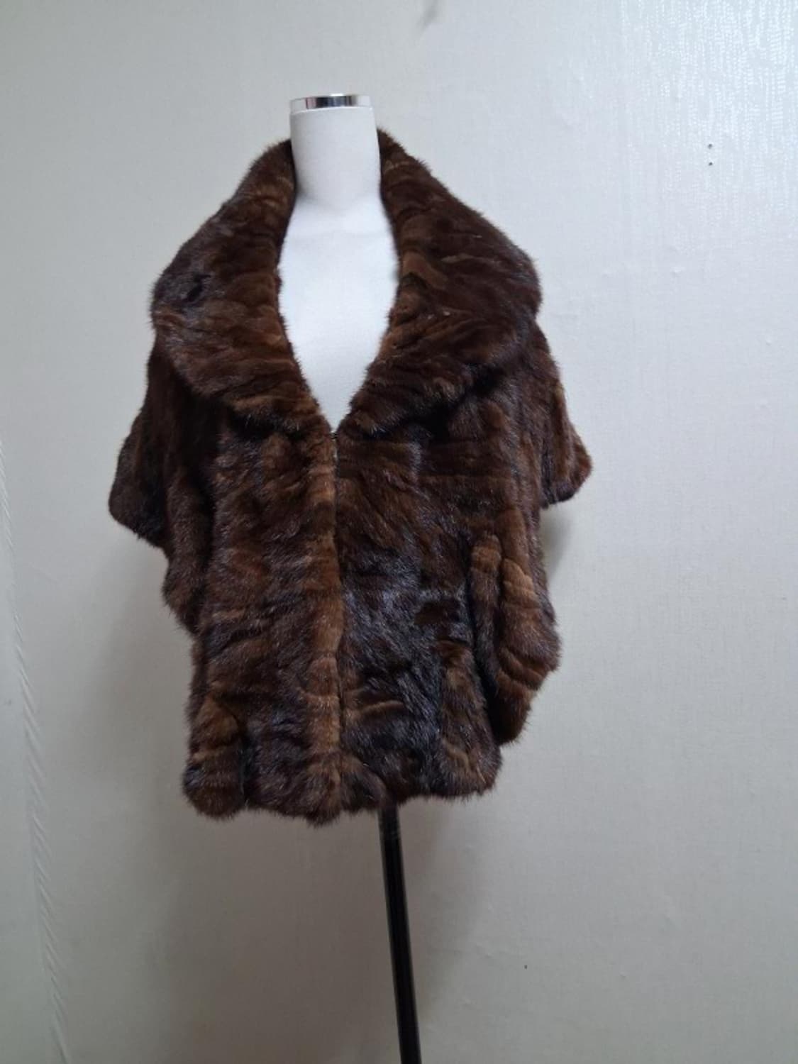 FABIANE 파비안느 밍크 케이프 밍크망토 표기프리 천연밍크 
원산지  상품이미지1