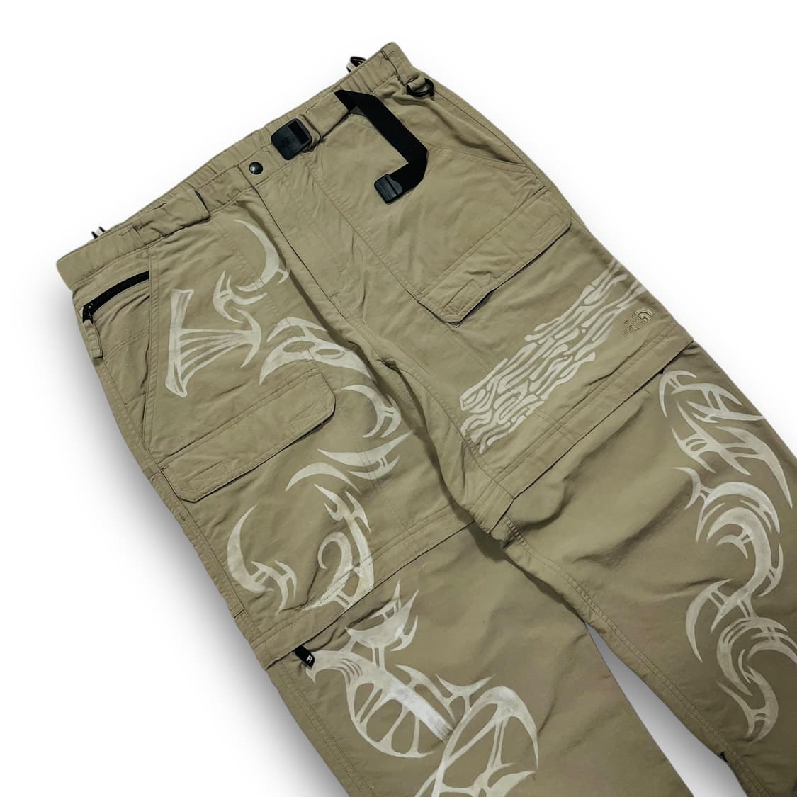 노스페이스 디테쳐블 트라이벌 커스텀 해체주의 카고 팬츠 상품이미지2