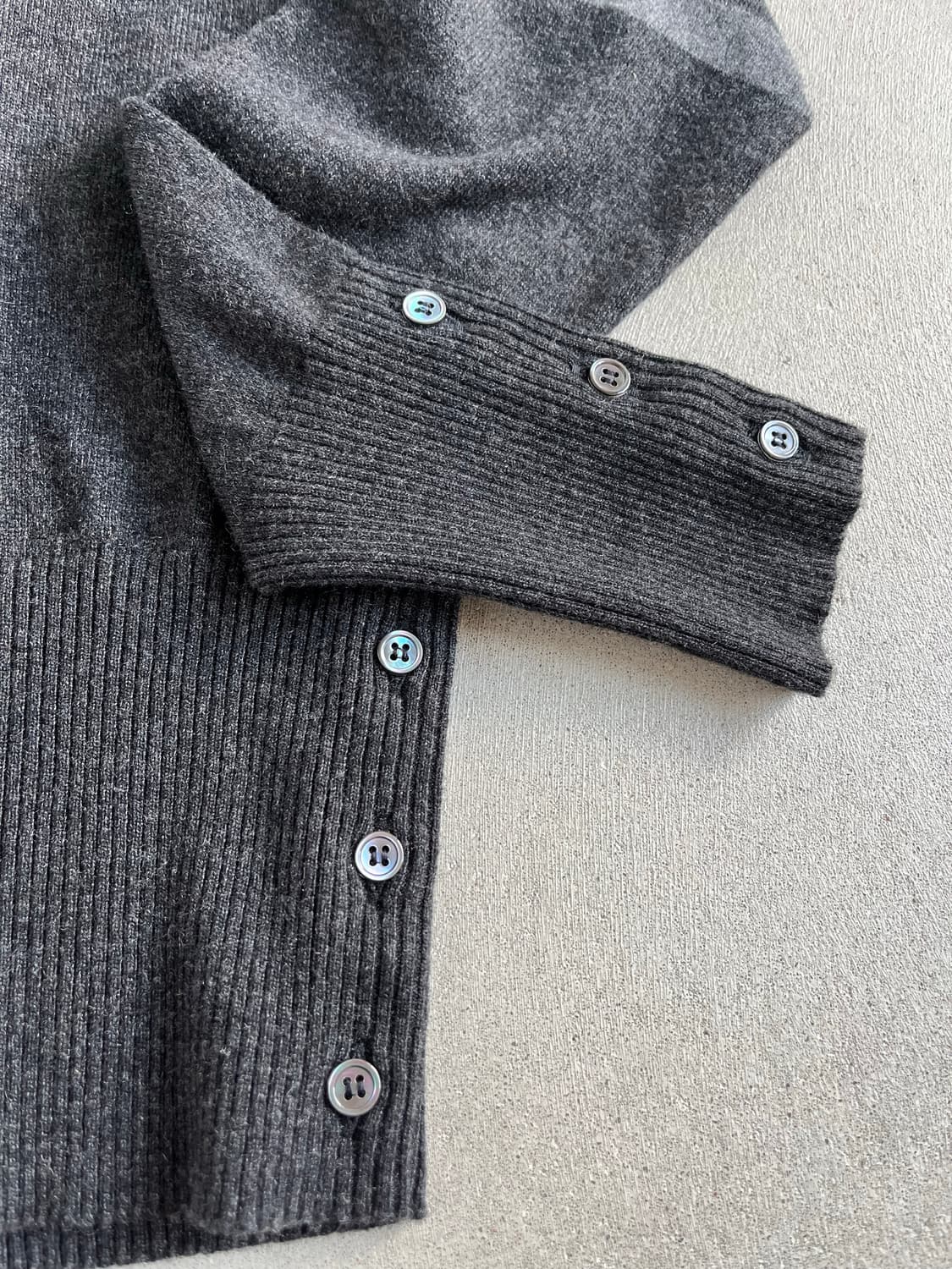 새상품) 톰브라운 캐시미어 클래식 크루넥 4-바 카디건 상품이미지10