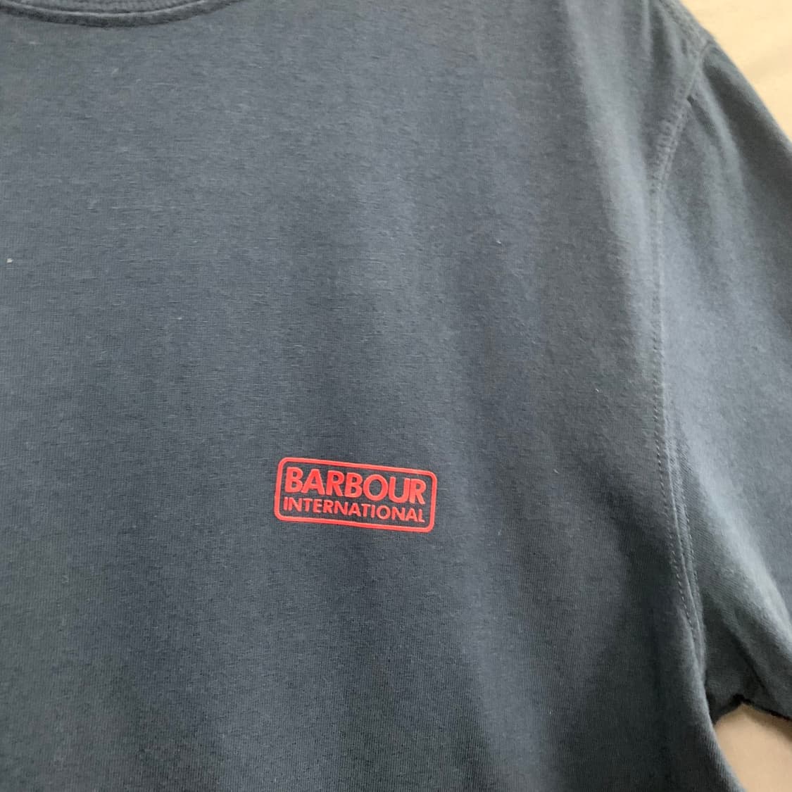 M 바버 인터내셔널 슬림핏 스몰 로고 반팔티 상품이미지3