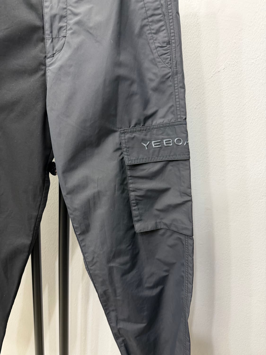 정품) 코스 x 예보아 COS x YEBOAH 투톤 카고바지 46 상품이미지3