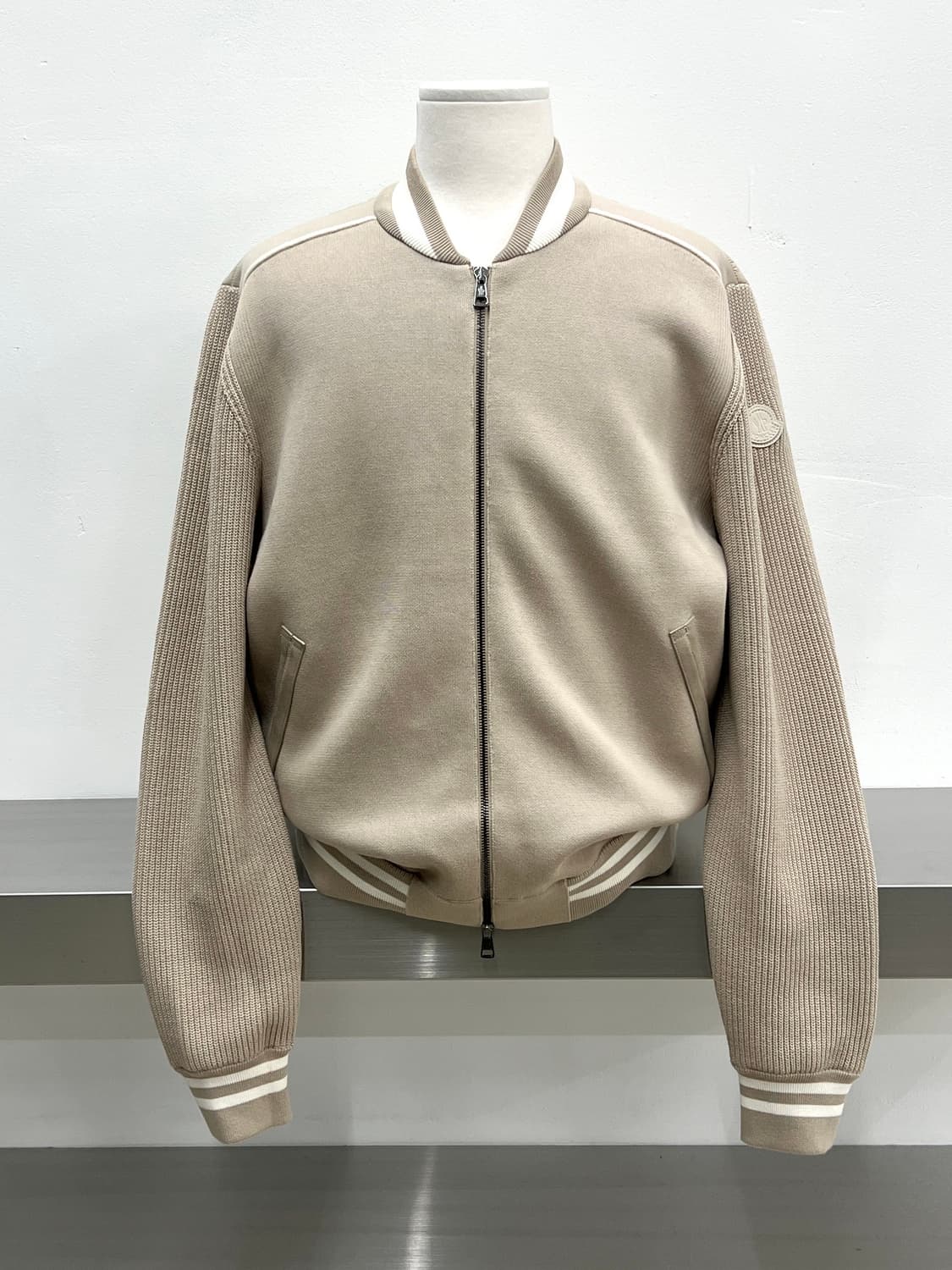 몽클레어 24ss 베이지 니트 패딩 상품이미지2