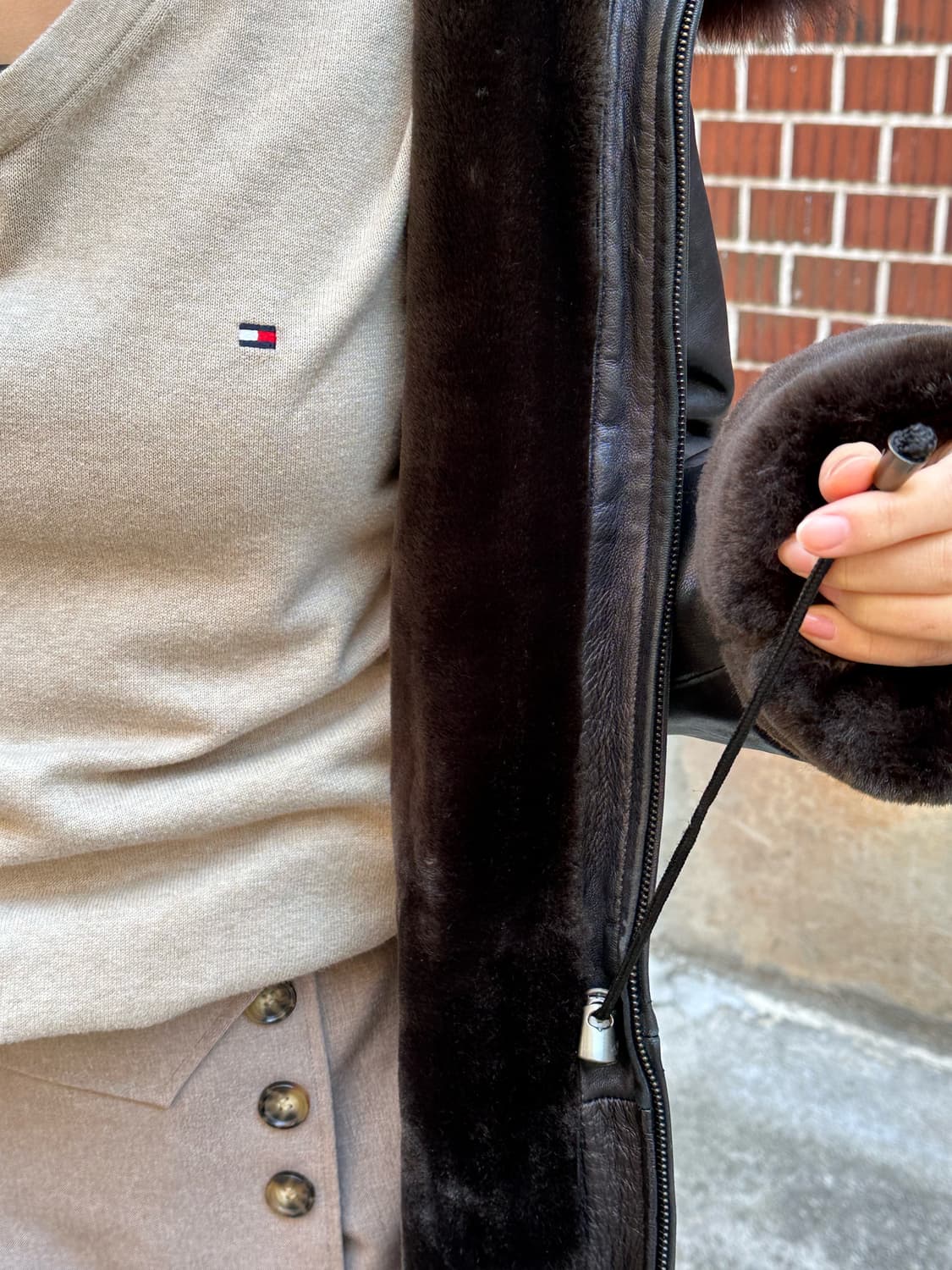 마크뉴욕 레더 후드 자켓 타미 니트 핀턱 스커트 코디 상품이미지3