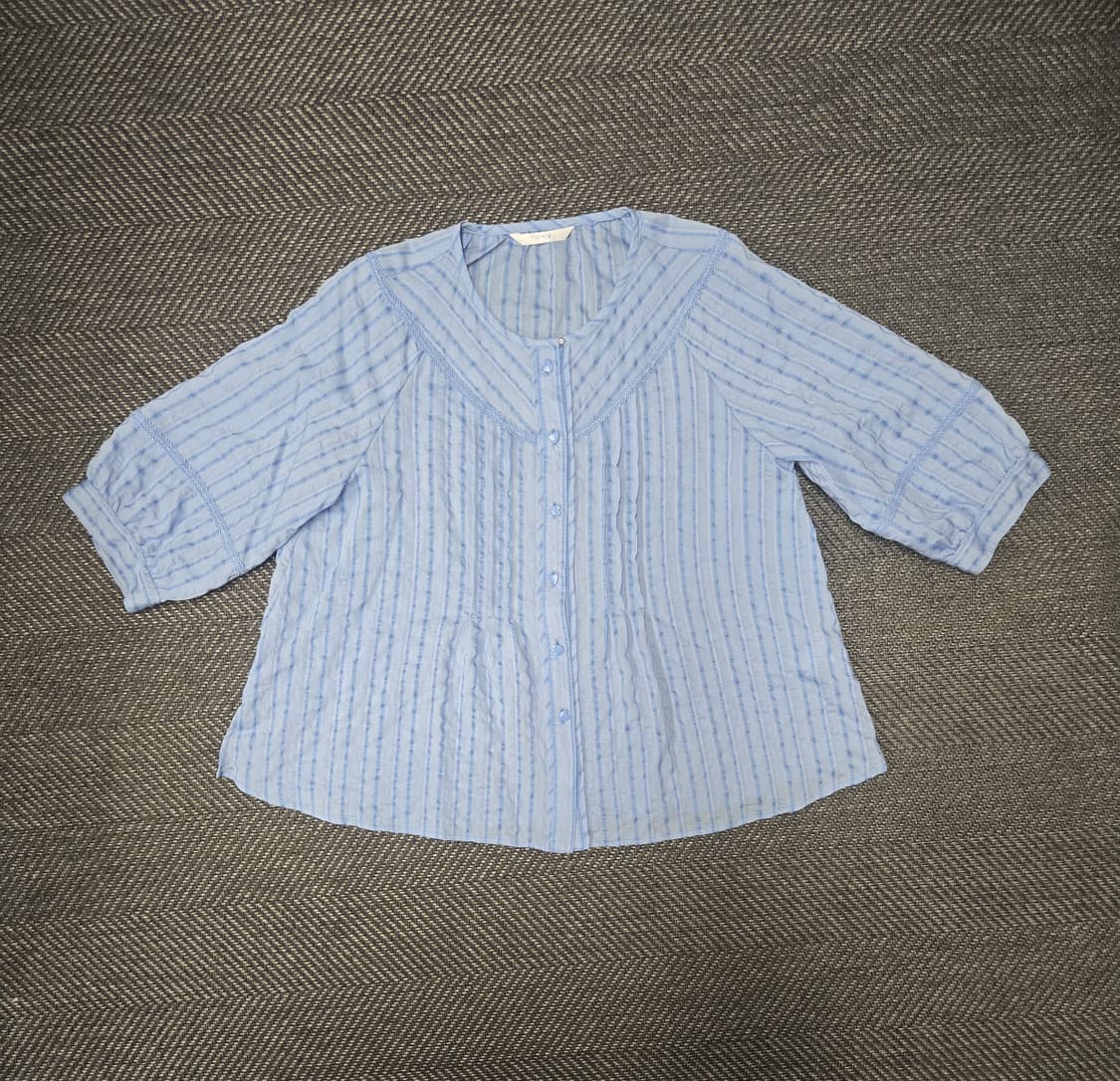 기비 24ss 블루 스트라이프 블라우스 상품이미지1