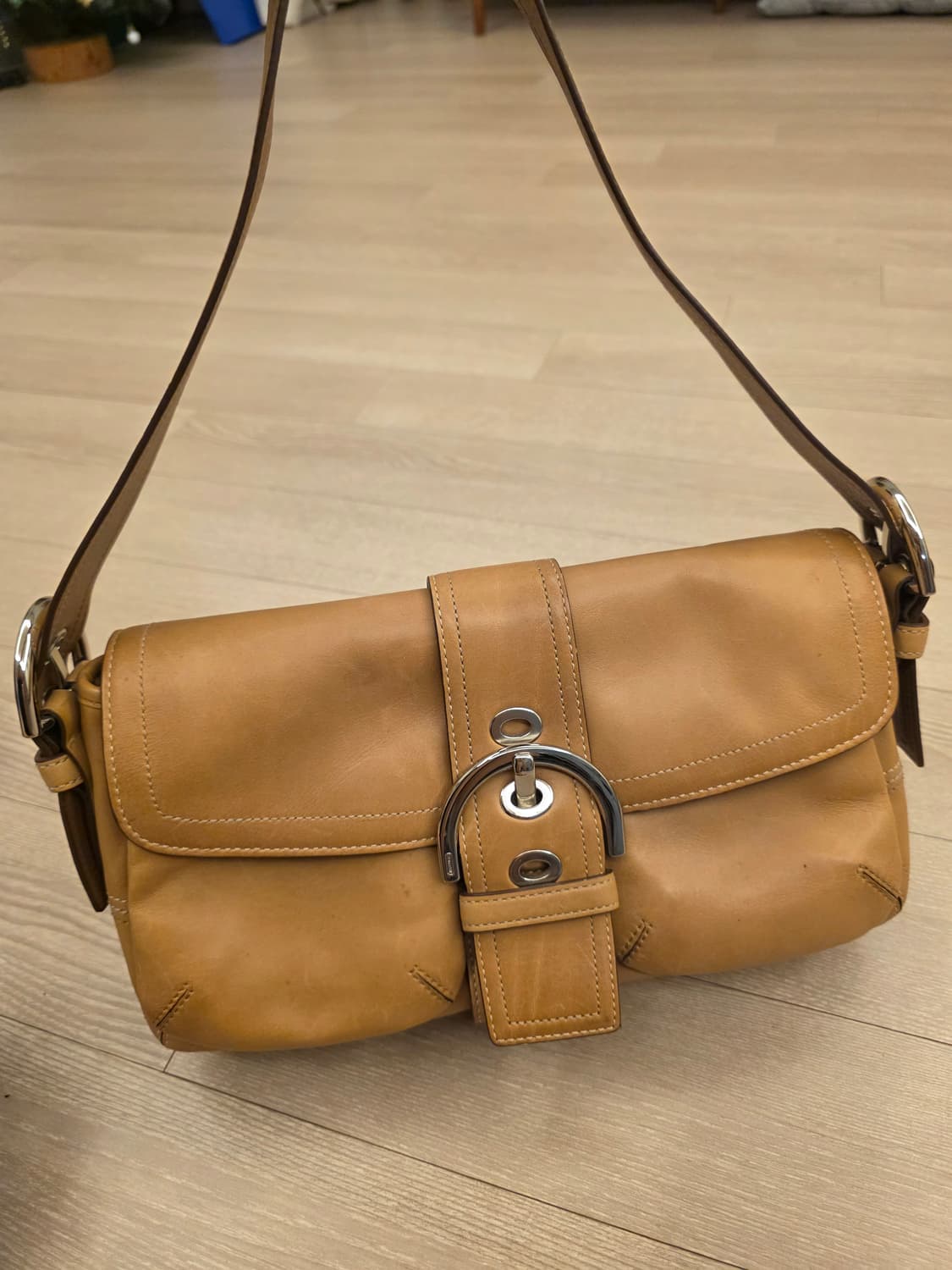 코치 가죽 숄더백 상품이미지1