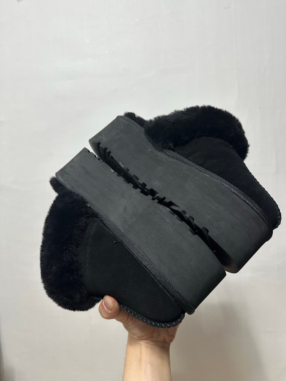 어그 펀케트 슬라이드 블랙 상품이미지3