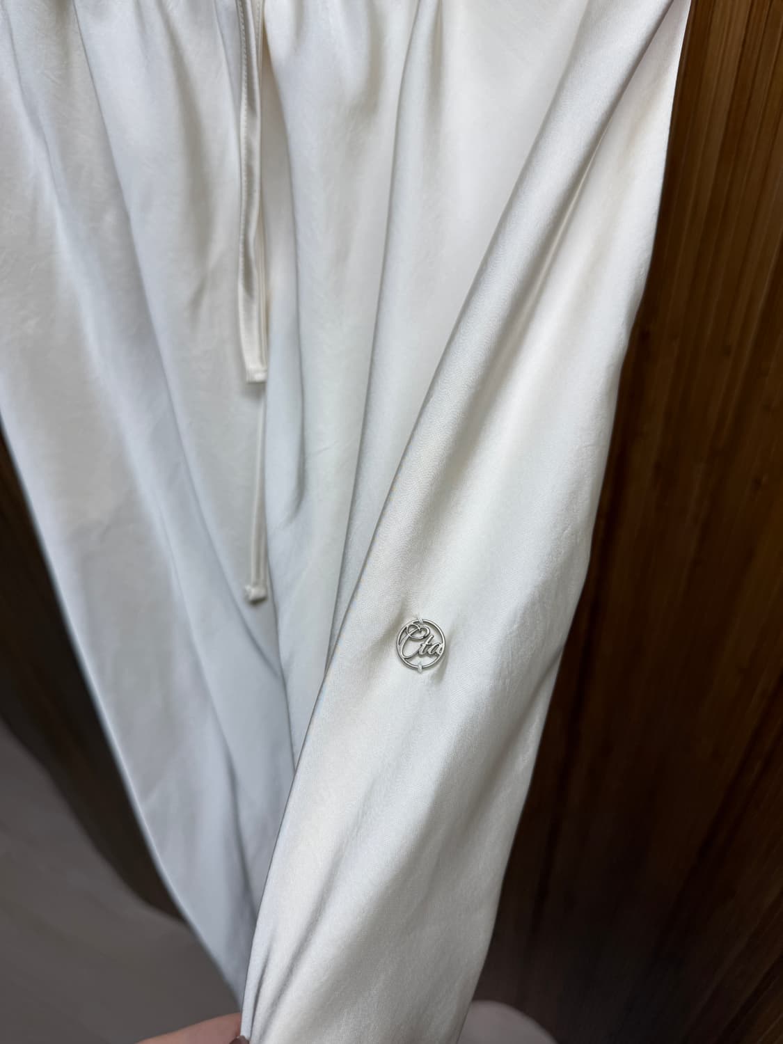 씨타 새틴 스커트 아이보리 상품이미지4