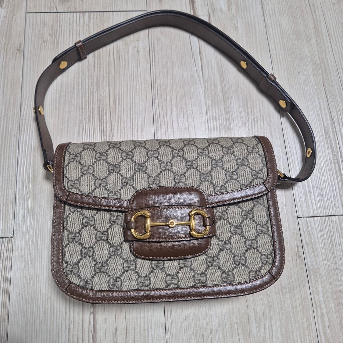 구찌 홀스빗 1955 숄더 크로스백(보증서 풀박구성) 상품이미지3