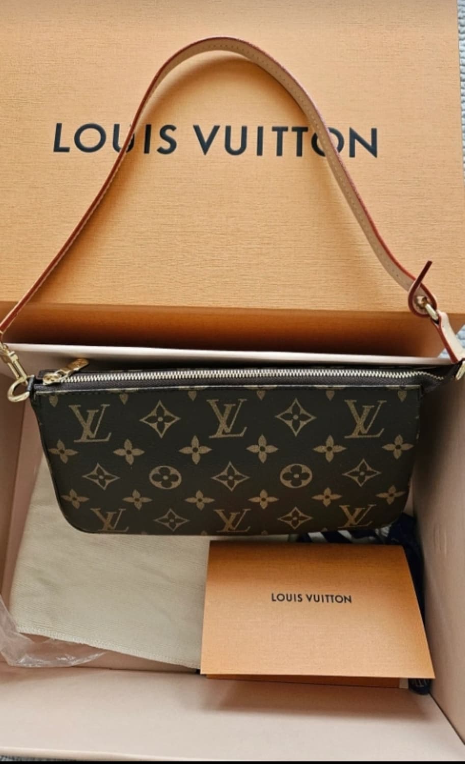 루이비통 파우치 숄더백 상품이미지1