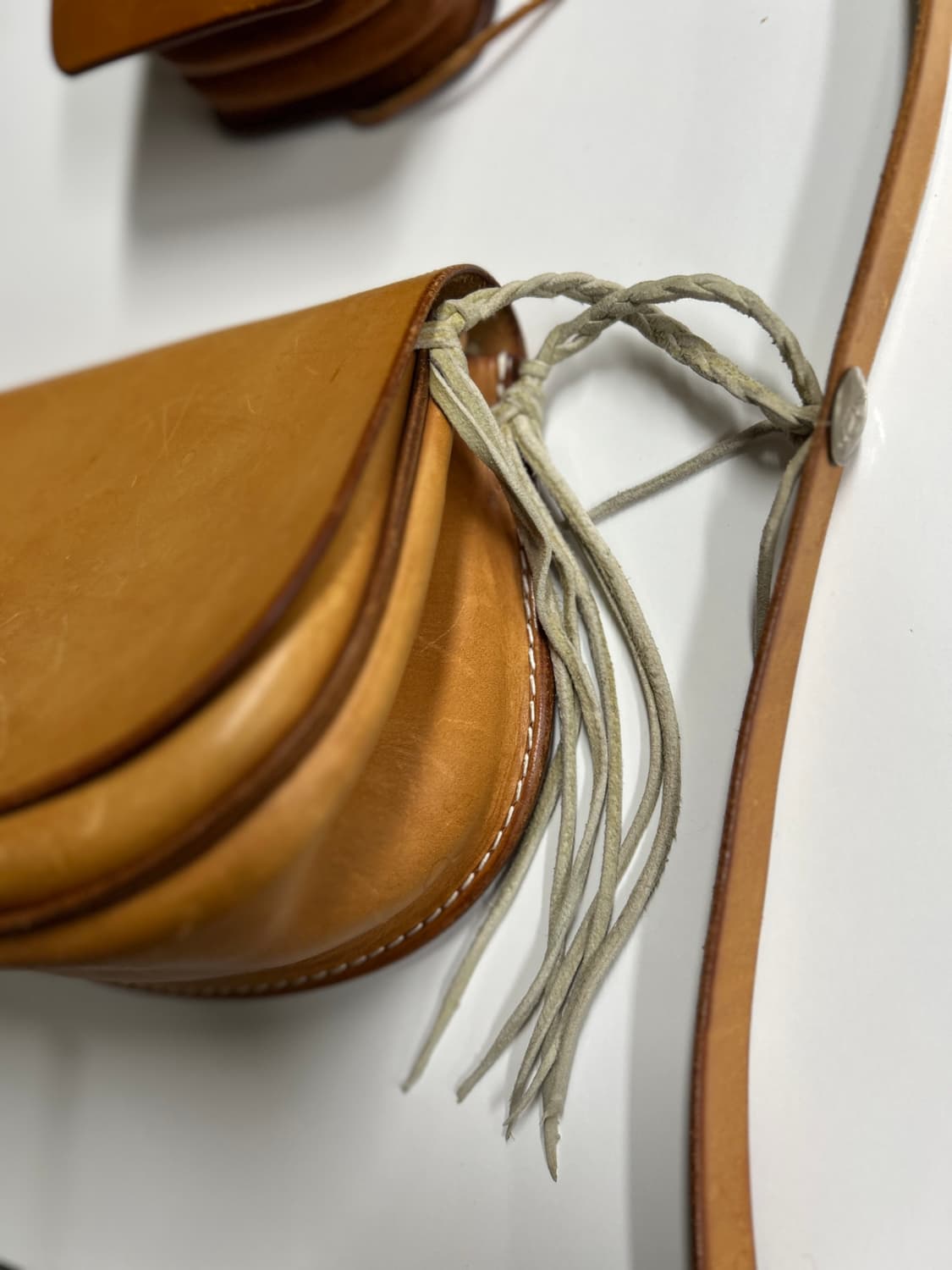 goros 고로스 새들레더 네츄럴 k18이글콘초 크로스백 상품이미지8