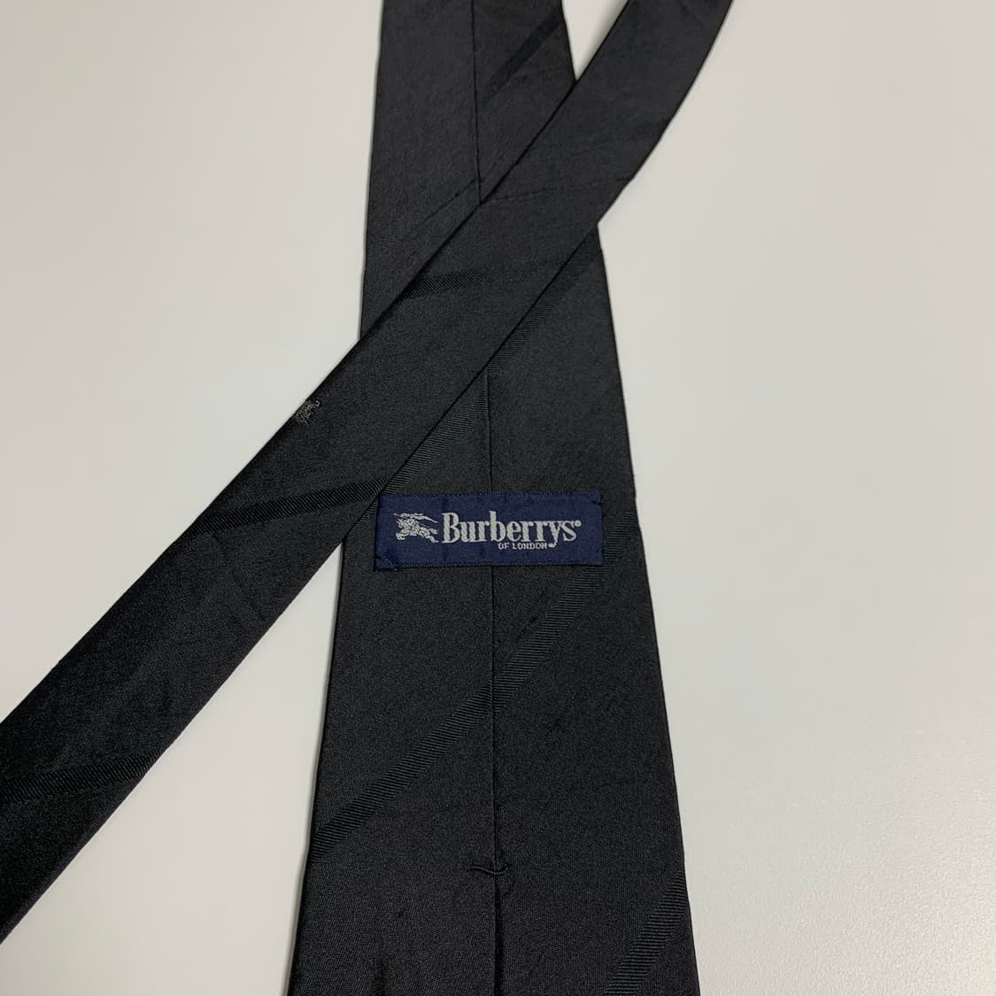 버버리(BURBERRY) 블랙컬러 스트라이프 명품넥타이 심플로고 A+ 상품이미지5