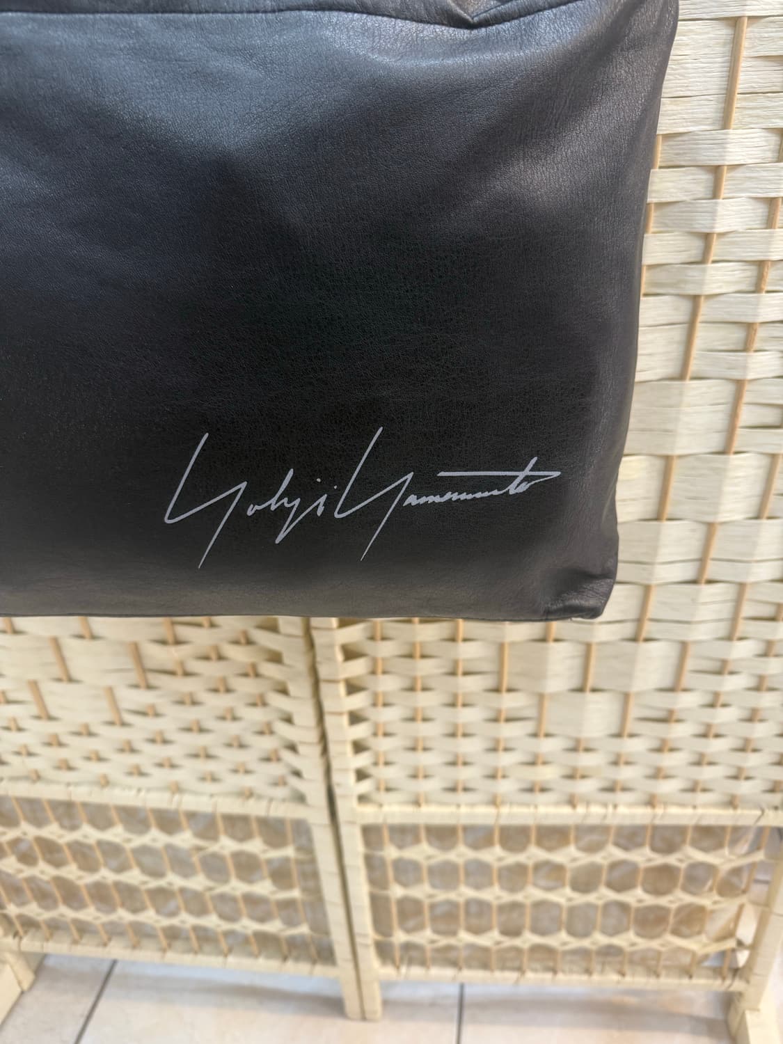 정품 요지야마모토 크로스백 팝니다 상품이미지2