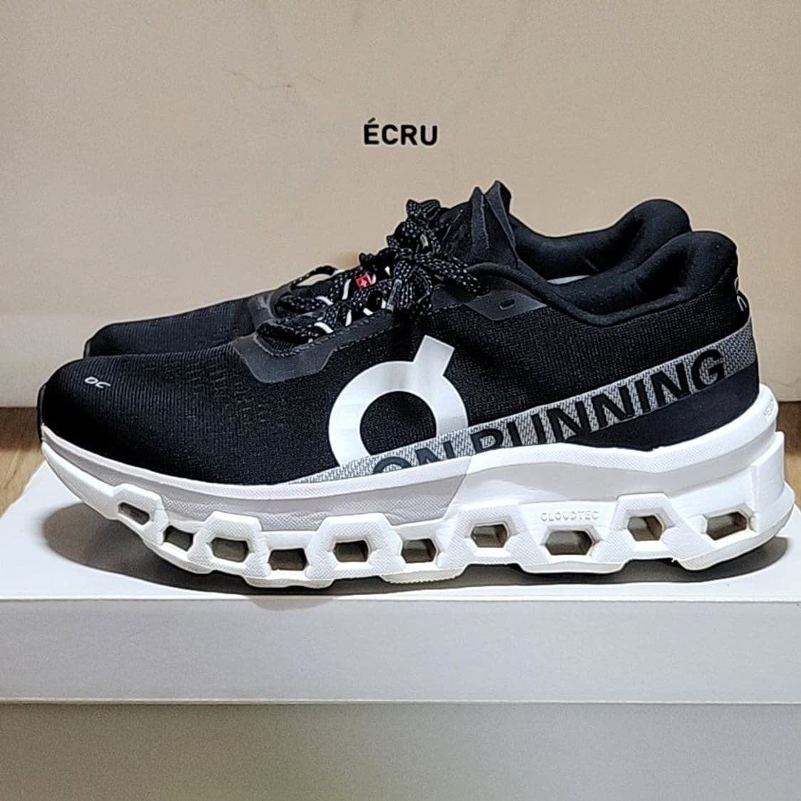 온러닝 275 클라우드 몬스터2 블랙 프로스트 상품이미지1