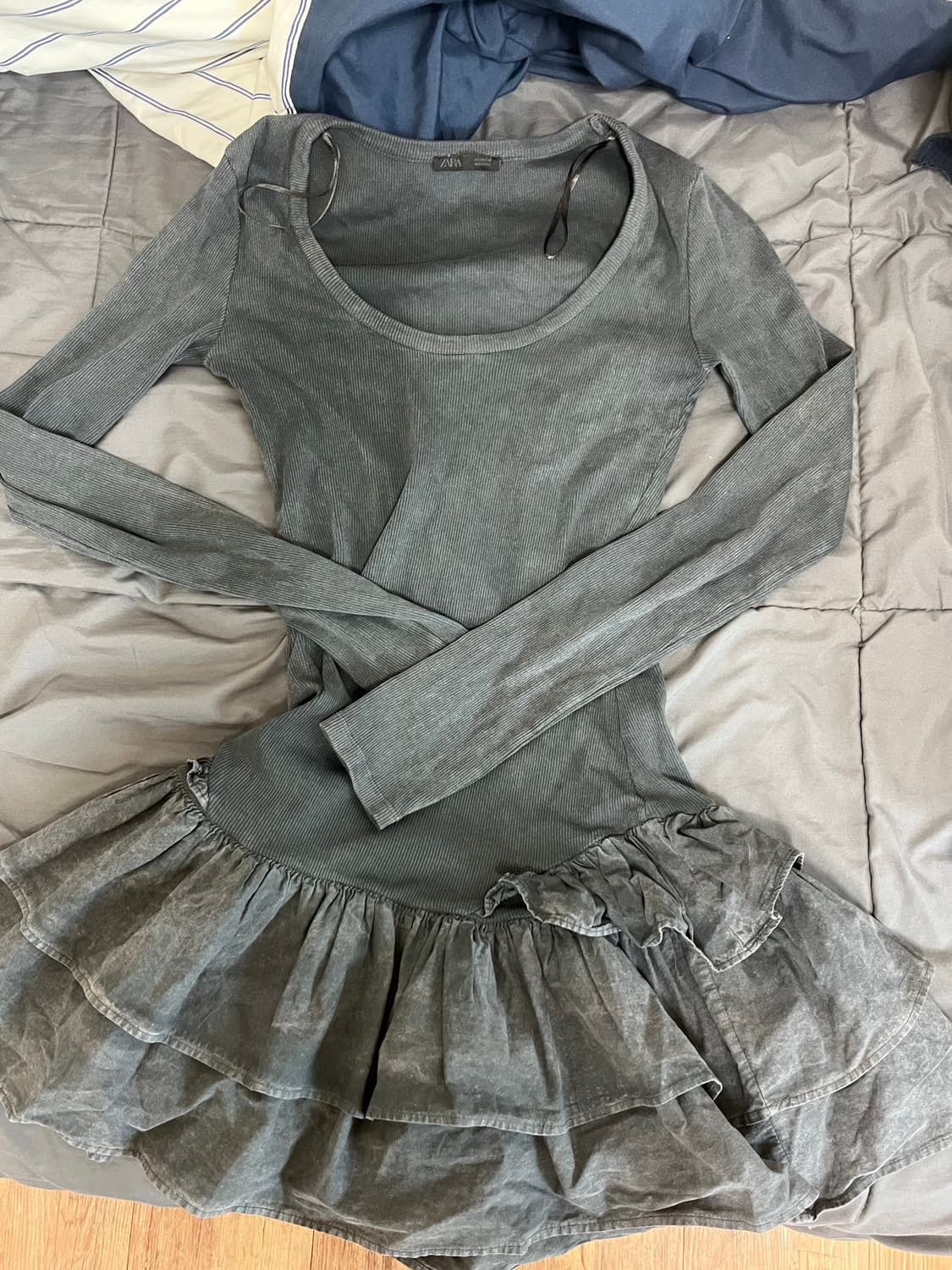 자라 워싱 프릴 원피스 차콜그레이 상품이미지3